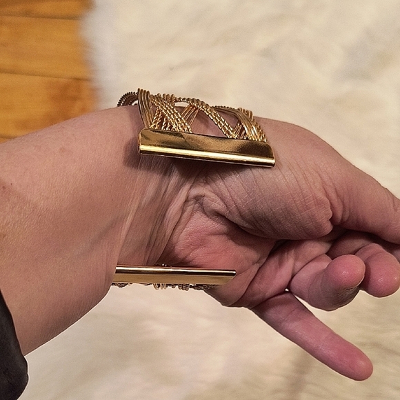 Beautiful Gold Tone Women's Cuff Bracelet - Picture 4 of 4